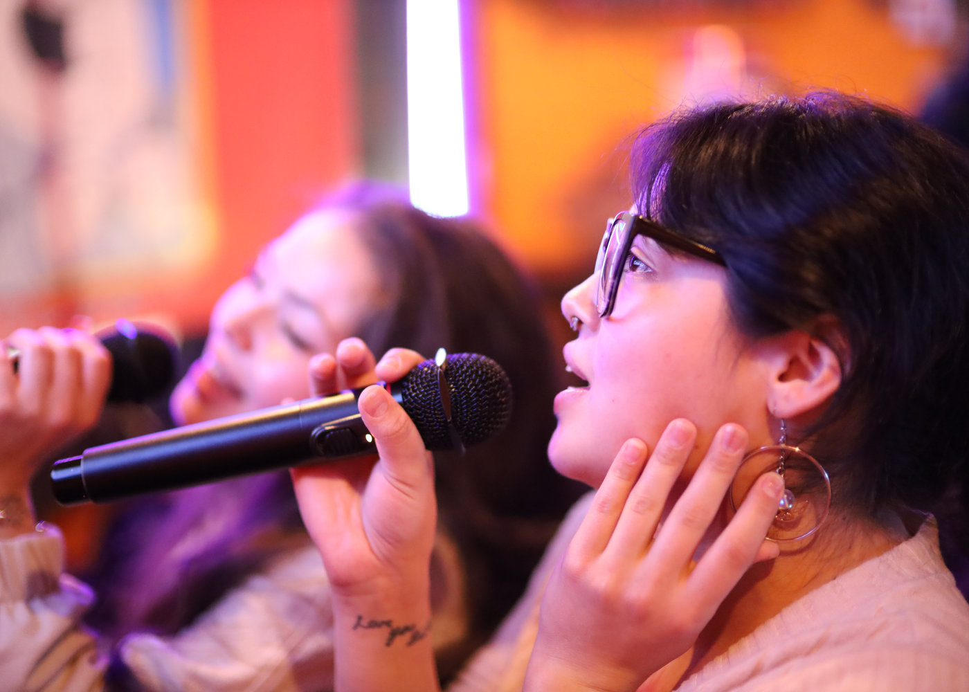 Guests singing karaoke together at The Drunken Clam